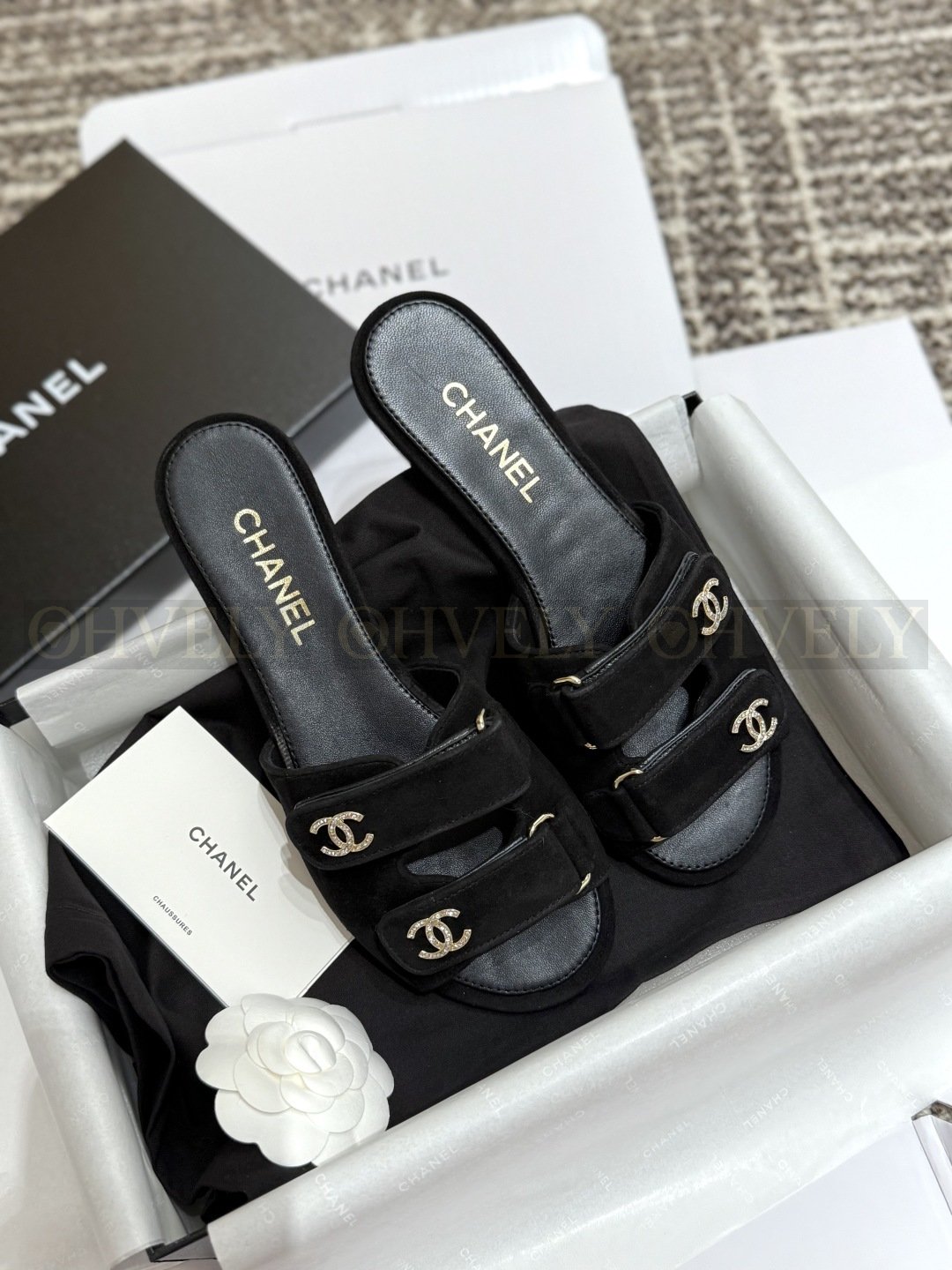 Chanel 26신상 더블C 큐빅버클 벨크로 슬리퍼