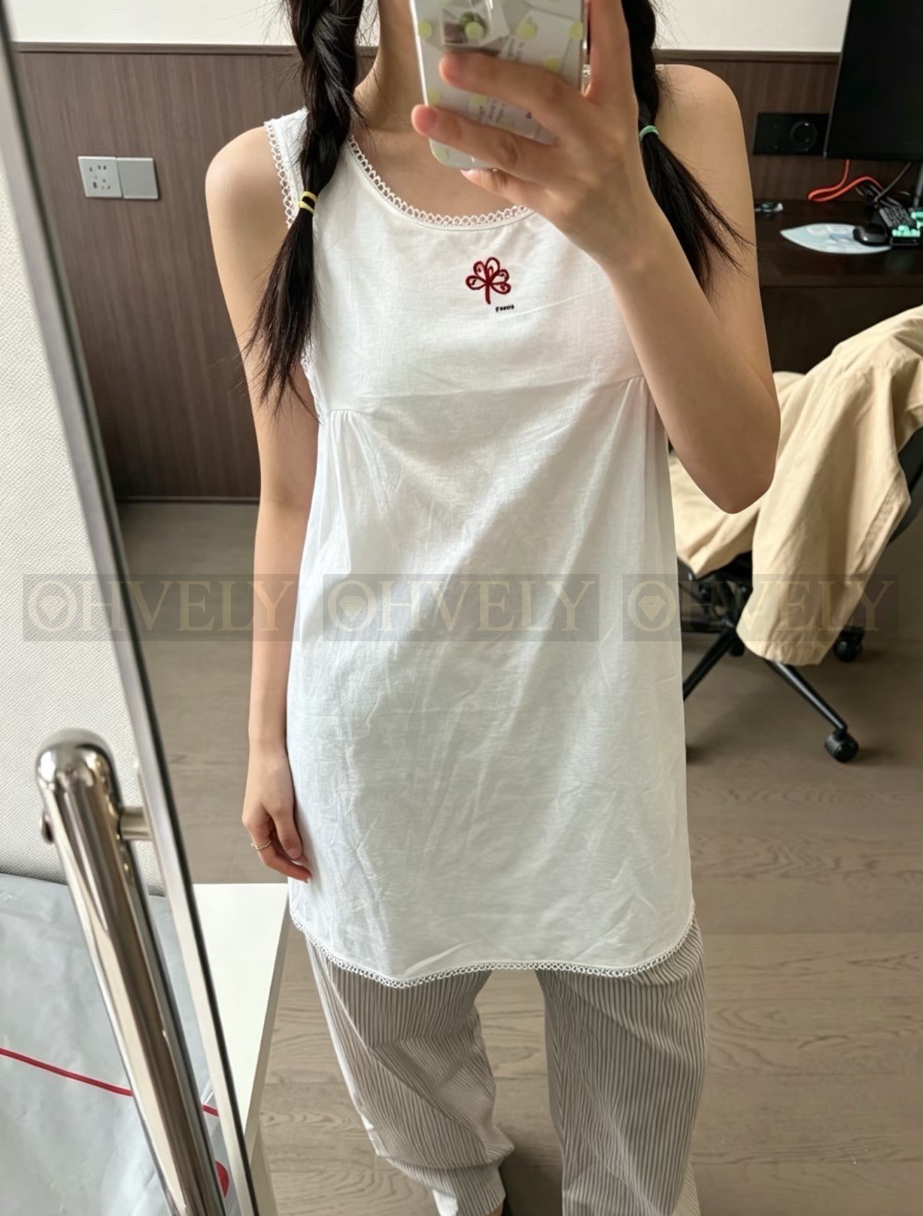 프라다 자수 플라워 민소매 원피스
